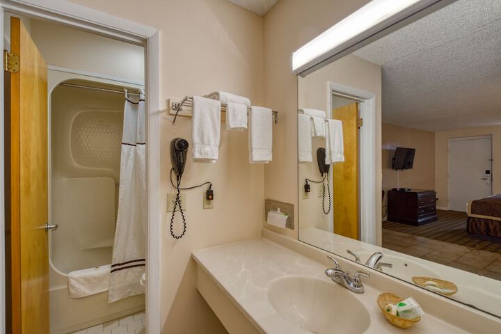 Room 28 of 37