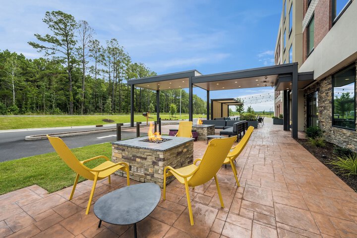 Home2 Suites by Hilton Sneads Ferry North Topsail Beach