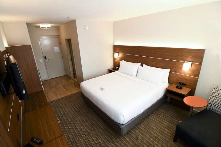 Room 83 of 126
