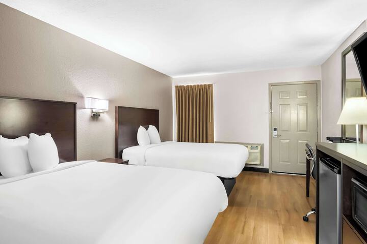 Room 21 of 32