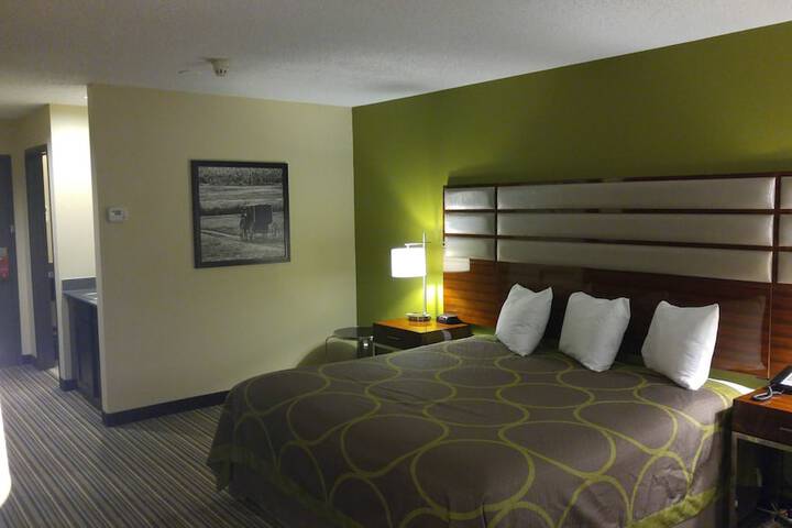 Super 8 by Wyndham Copley Akron