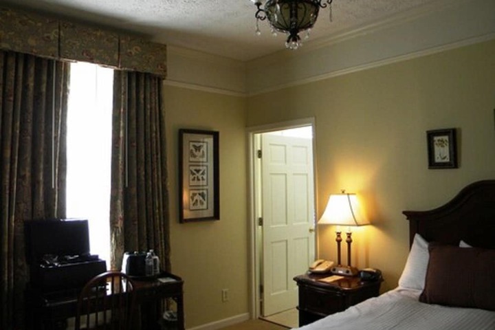 Room 52 of 60