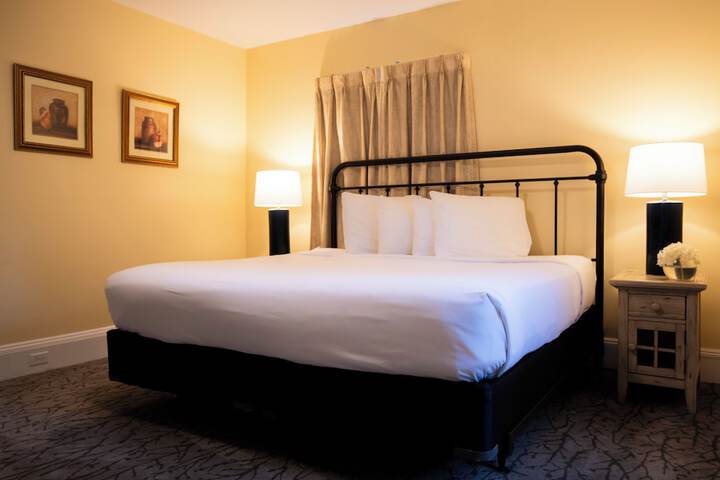 Room 21 of 77