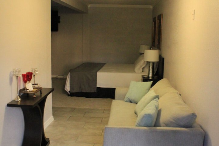 Room 115 of 219