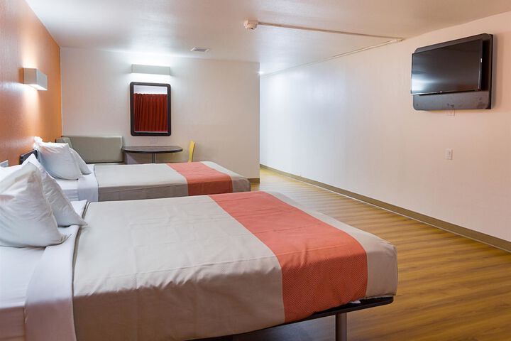 Room 26 of 32