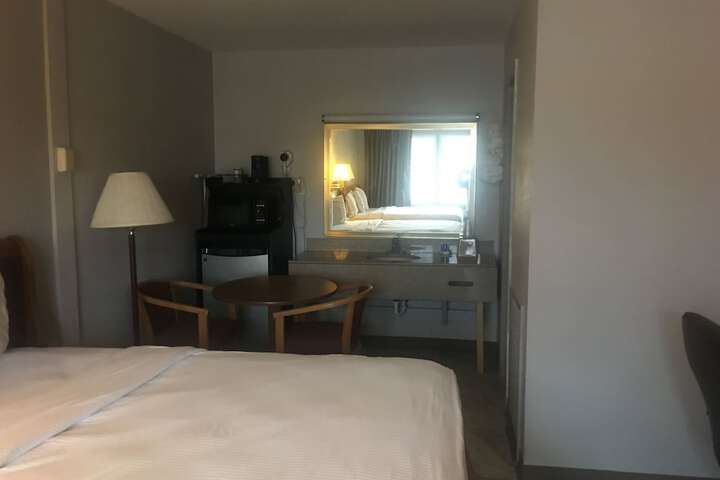 Room 10 of 34