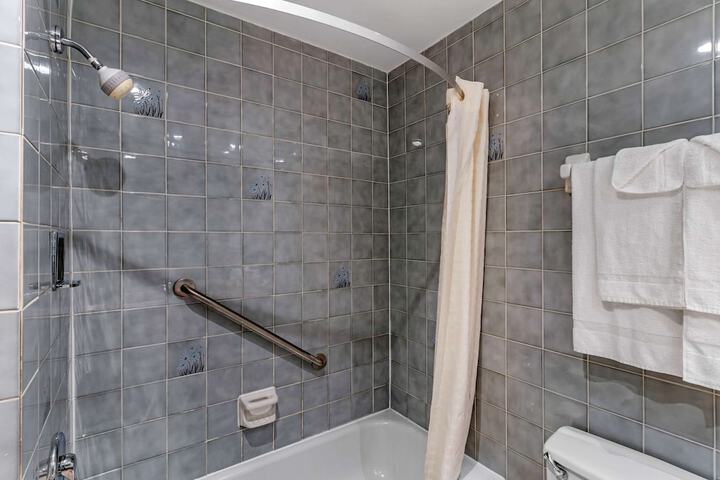 Econo Lodge Montreal-Brossard