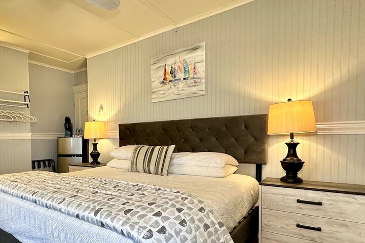 Room 33 of 84