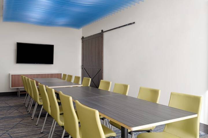 Holiday Inn Express and Suites West Memphis by IHG