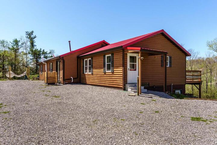 Spacious Cabin Near Hocking Hills and Caves with Hot Tub and Firepit
