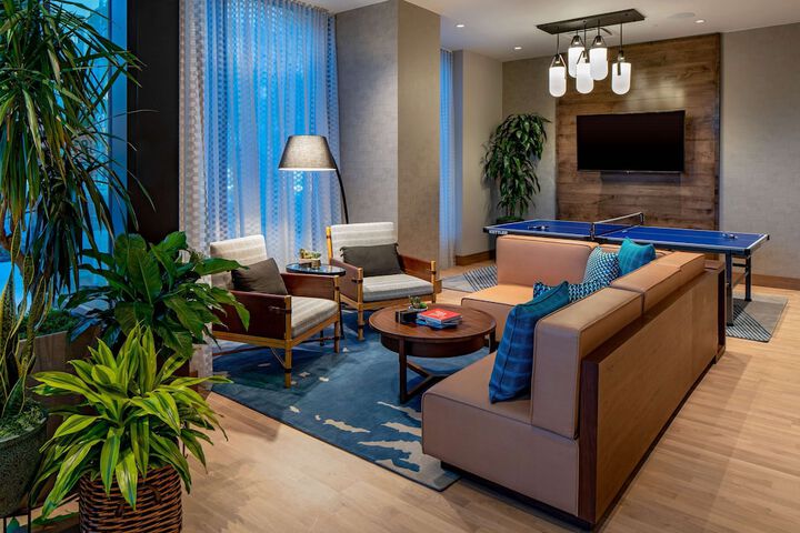 Lounge 49 of 54