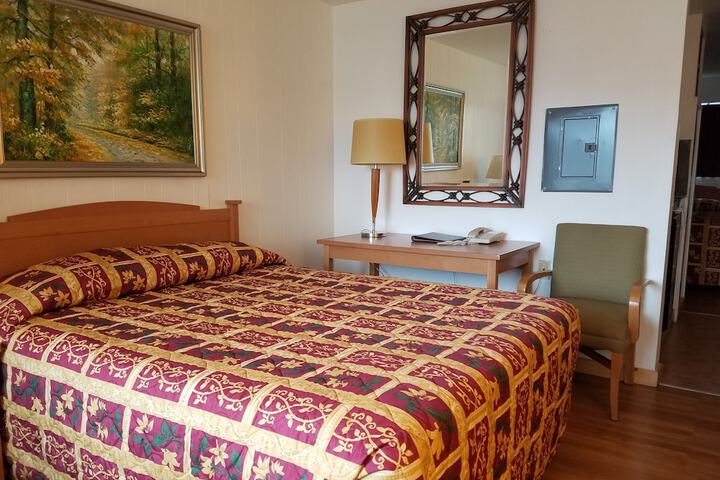 Room 6 of 17