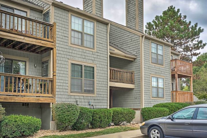 Shawnee Condo 10 Mi to Downtown Kansas City!
