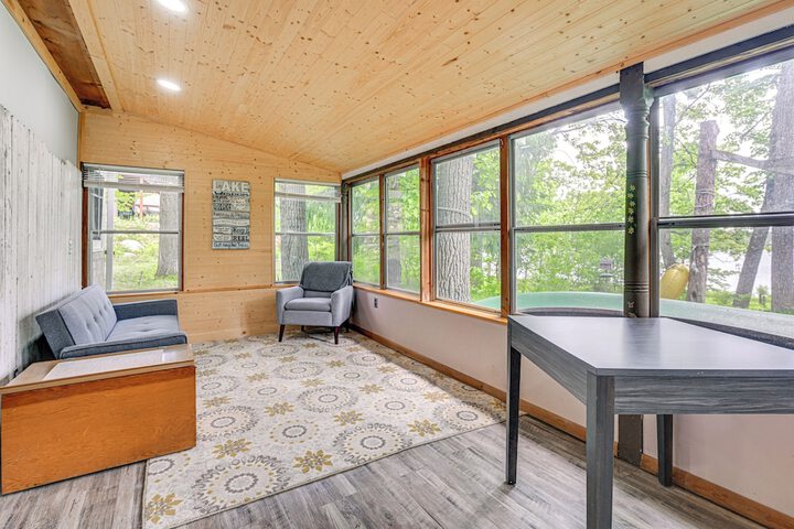 Lakefront Cabin w / Fire Pit Dock, & Boat Rental
