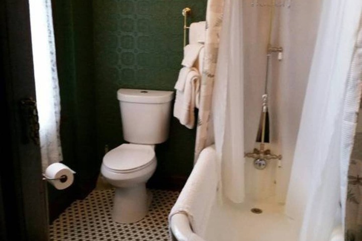 Room 17 of 26