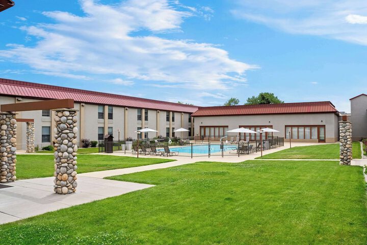 Pool 4 of 35