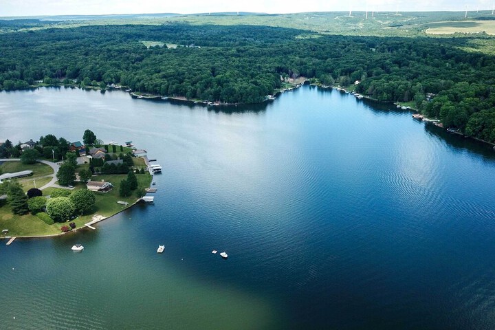 Indian Lake Retreat w / Wet Bar & Covered Deck