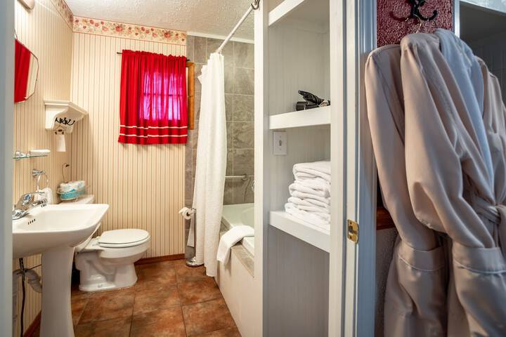 Room 48 of 242