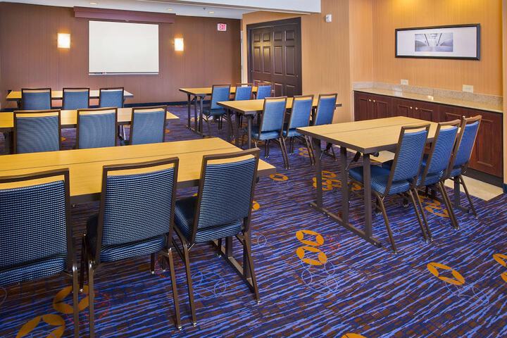 Ballroom/Hall 19 of 24