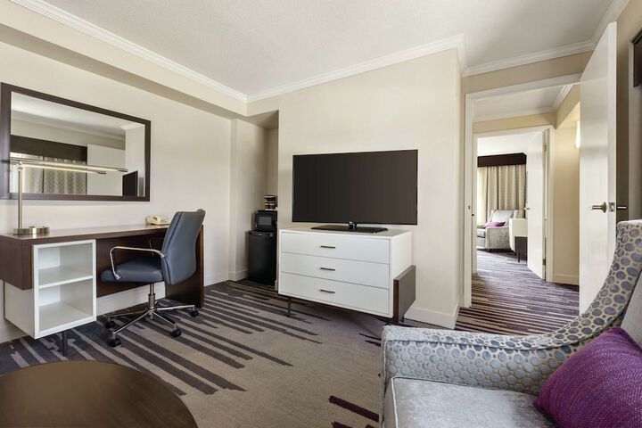 Room 10 of 37