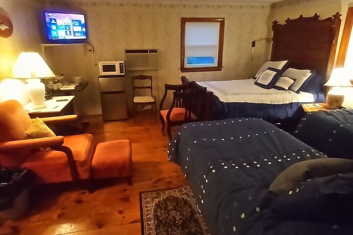 Room 10 of 17