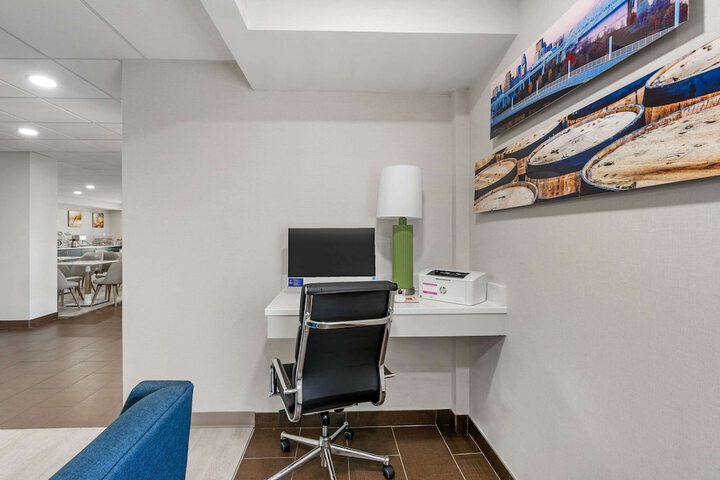 Business Center 31 of 31