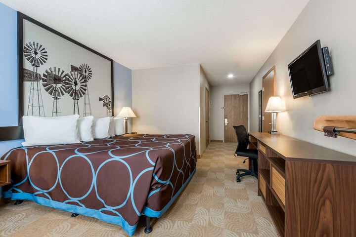 Room 4 of 14