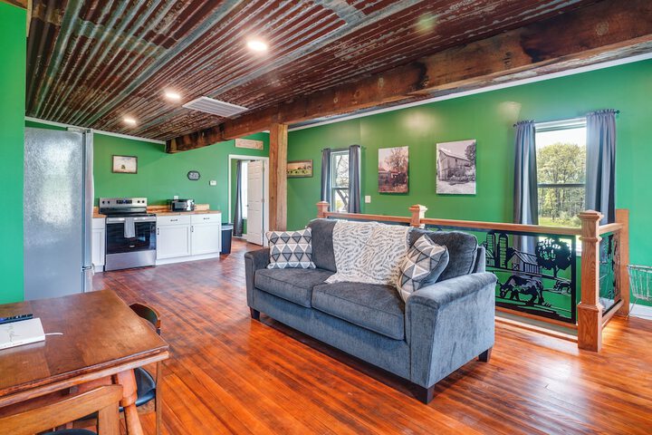 Near Wineries: Country Condo in New Haven