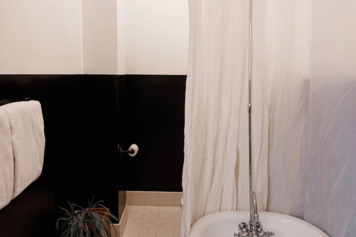 Room 15 of 76