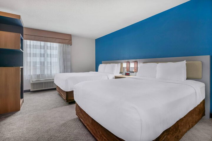 Comfort Inn & Suites Sheboygan I-43