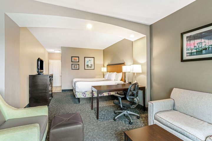 Room 27 of 41