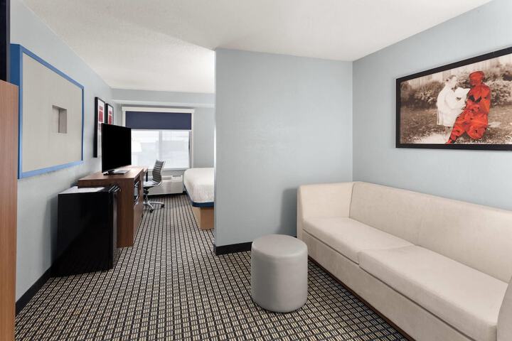 AmericInn by Wyndham Reedsburg