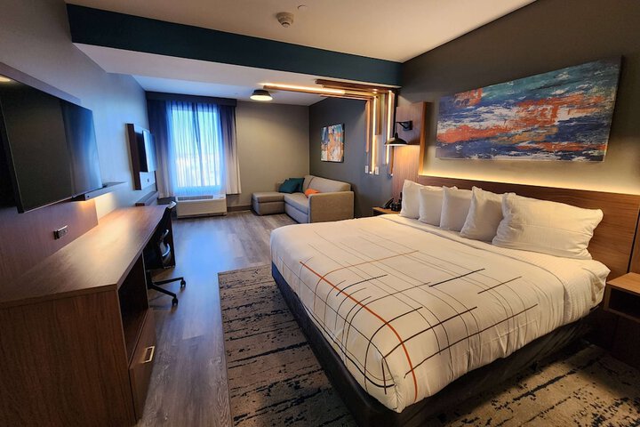 Room 37 of 66