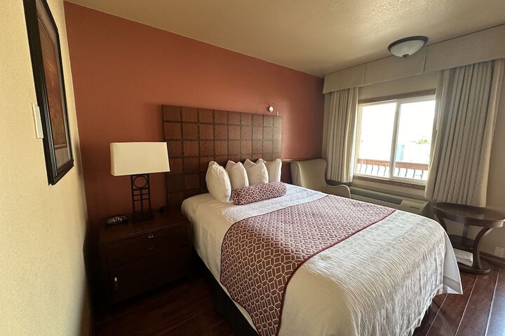 Room 30 of 38