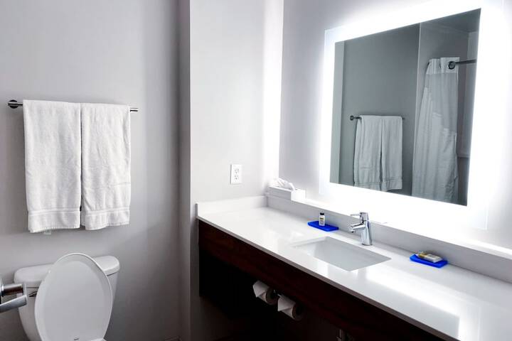 Holiday Inn Express Hotel & Suites Logansport by IHG