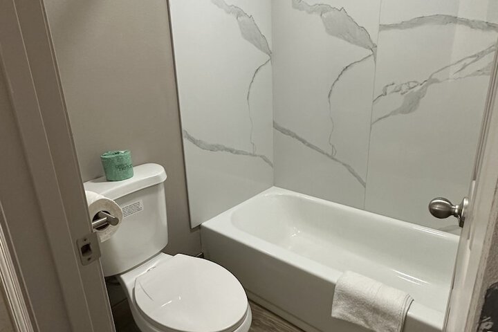 Express Inn & Suites