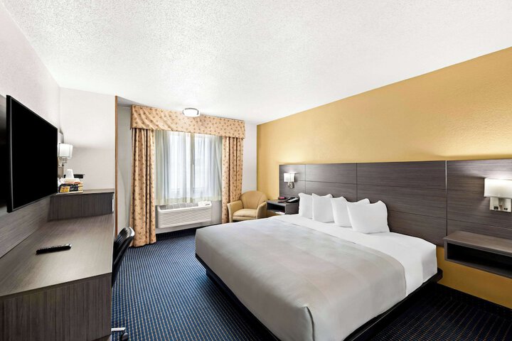 Room 43 of 61