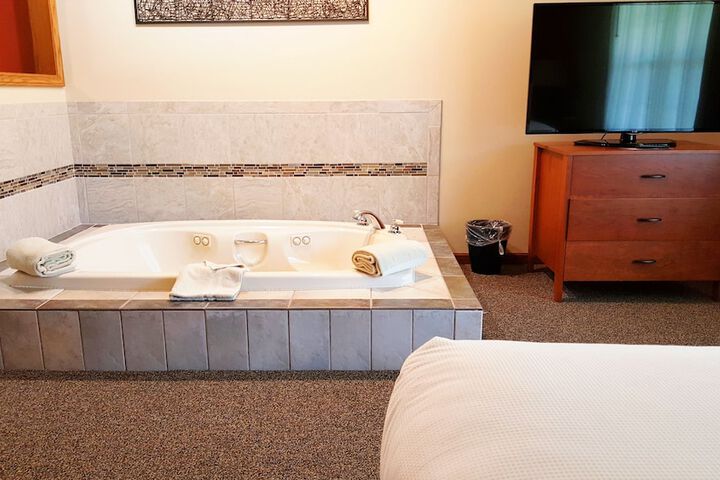 Hot Tub 250 of 258