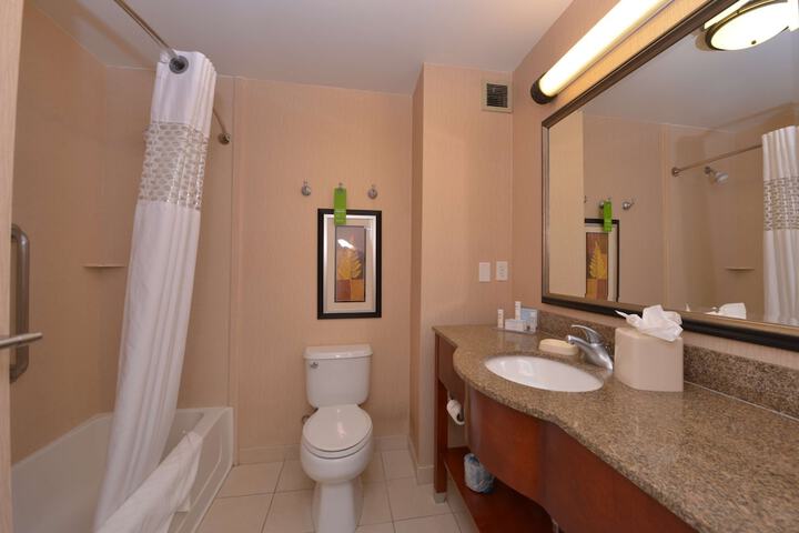 Hampton Inn & Suites Bakersfield North-Airport