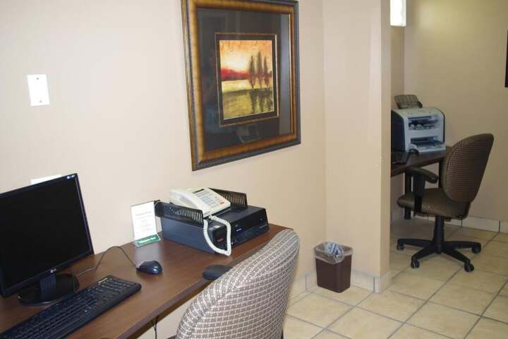 Business Center 68 of 70