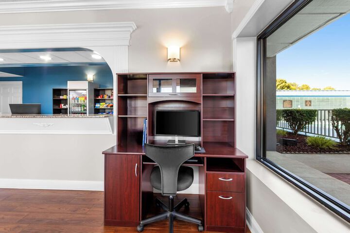 Business Center 31 of 31