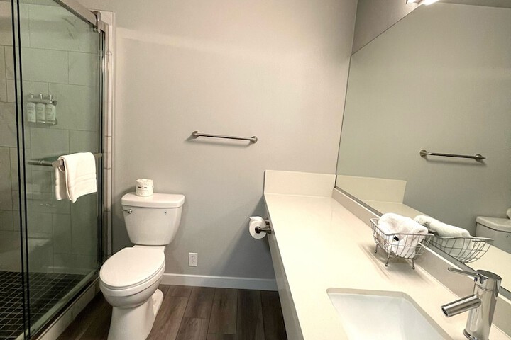 Tides Inn & Suites