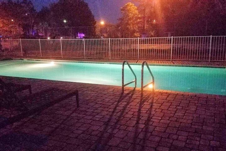 Deerwood Inn and Madison Campground