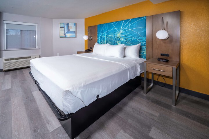 Room 21 of 34