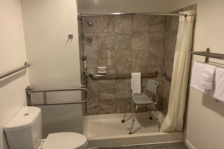Room 17 of 40