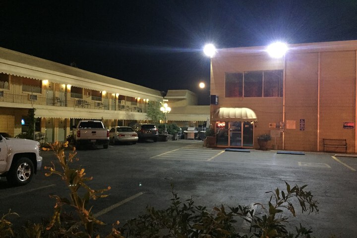 Hotel 6 of 100