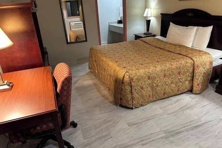 Room 19 of 33