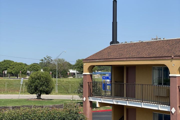 Super 8 by Wyndham Midwest City OK