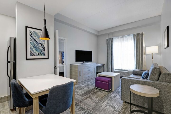 Room 32 of 46