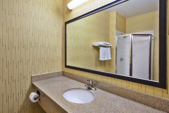 Room 83 of 121